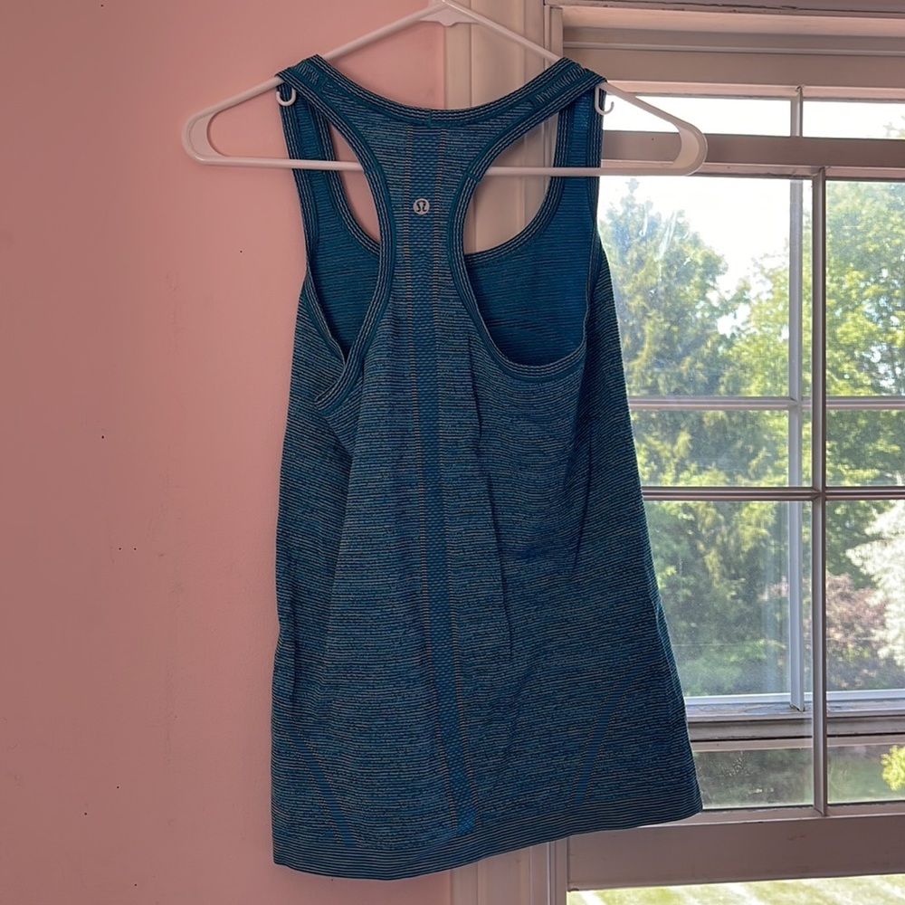 Lululemon Razorback top - Picture 3 of 3